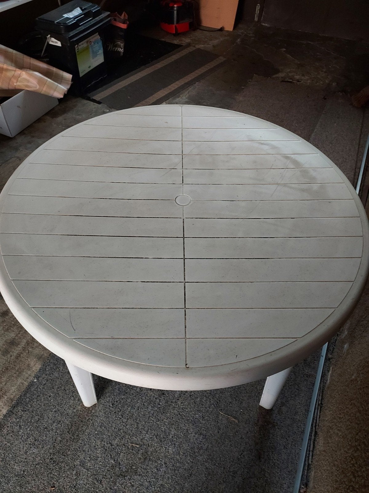 witte plastieken tuintafel, Tuin en Terras, Ophalen, Gebruikt, Rond, Kunststof
