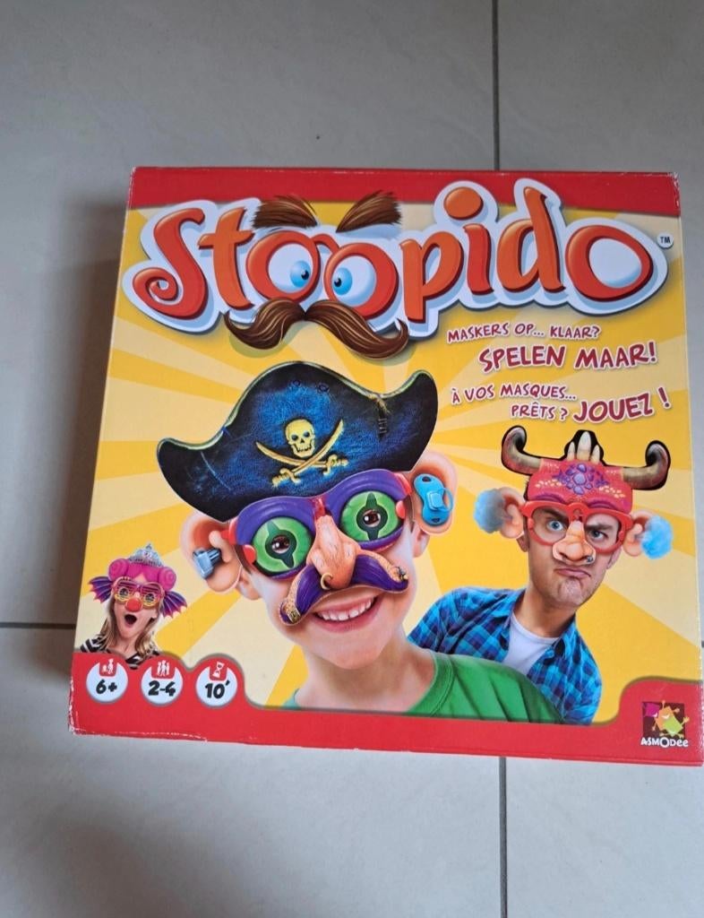 Stoopido gezelschapsspel, Trois ou quatre joueurs, Enlèvement ou Envoi, Comme neuf