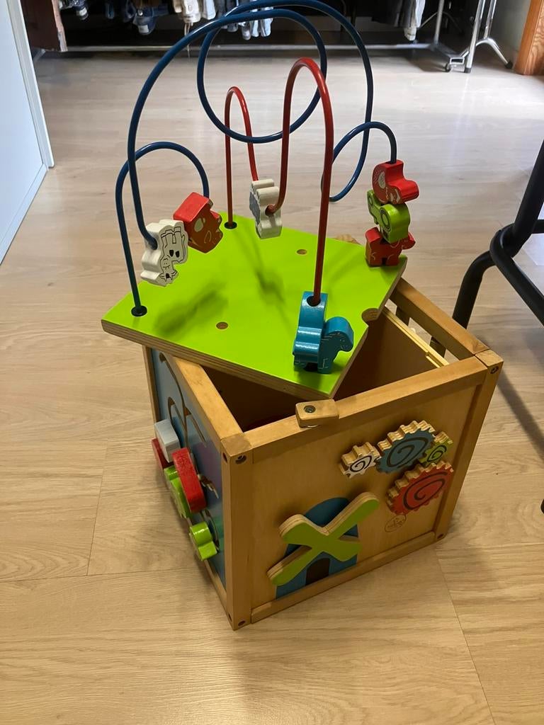 Houten speelkubus plus IKEA kinderstoel, Ophalen, Zo goed als nieuw