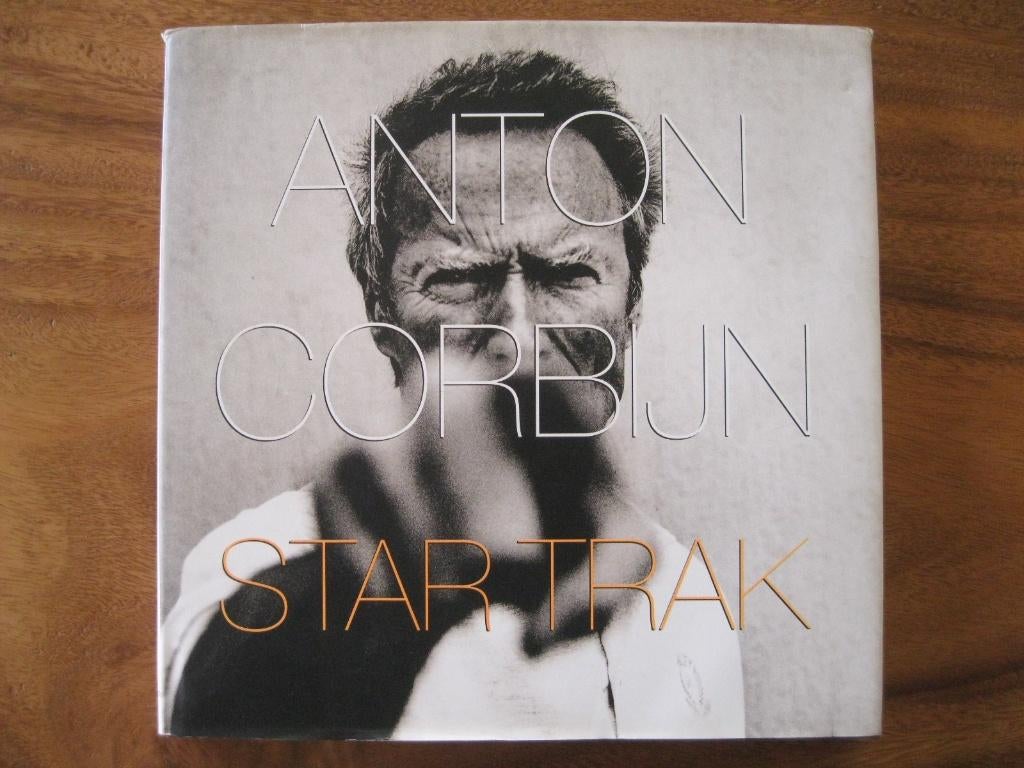 Boek Anton Corbijn - Star Trak, Boeken, Ophalen of Verzenden, Zo goed als nieuw, Fotografie algemeen