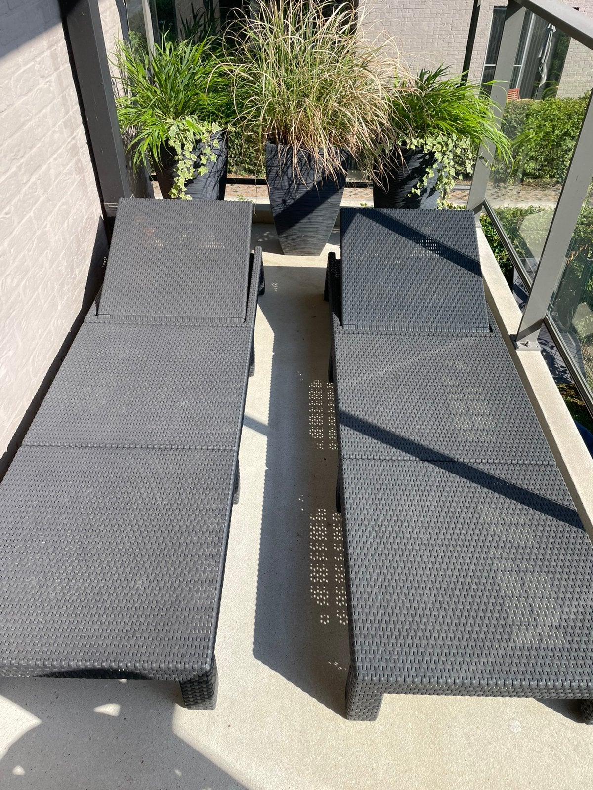 2 Allibert ligstoelen van geweven hars - Goede staat, Tuin en Terras, Ligbedden, Zo goed als nieuw, Rotan, Ophalen
