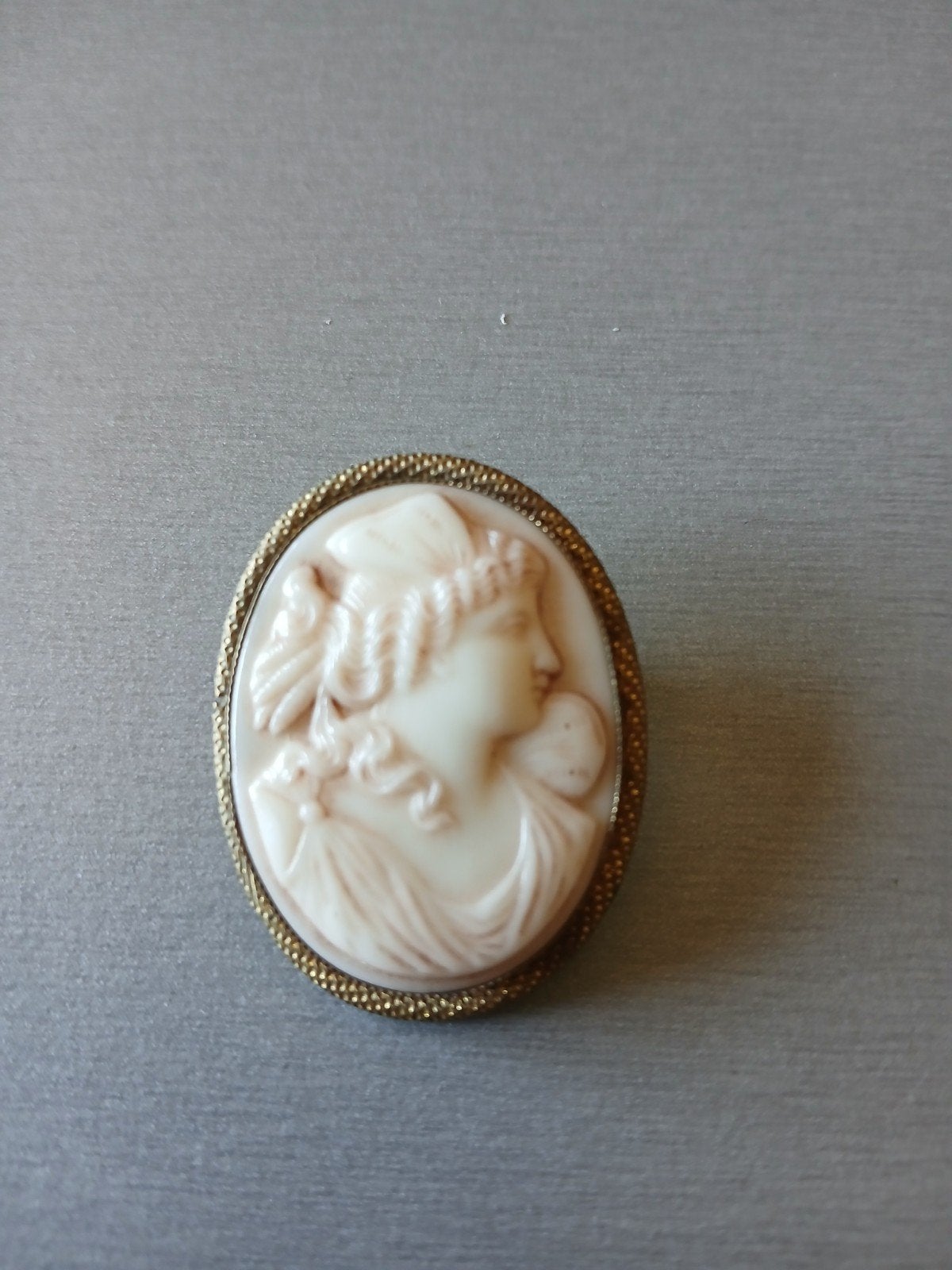 broche camée style victorien cadre en laiton doré, Enlèvement ou Envoi, Broche, Doré