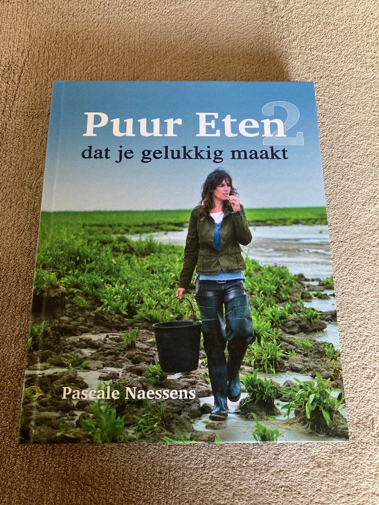 Kookboek 'Puur Eten 2 dat je gelukkig maakt' P. Naessens,, Pascale Naessens, Ophalen of Verzenden, Zo goed als nieuw, Gezond koken
