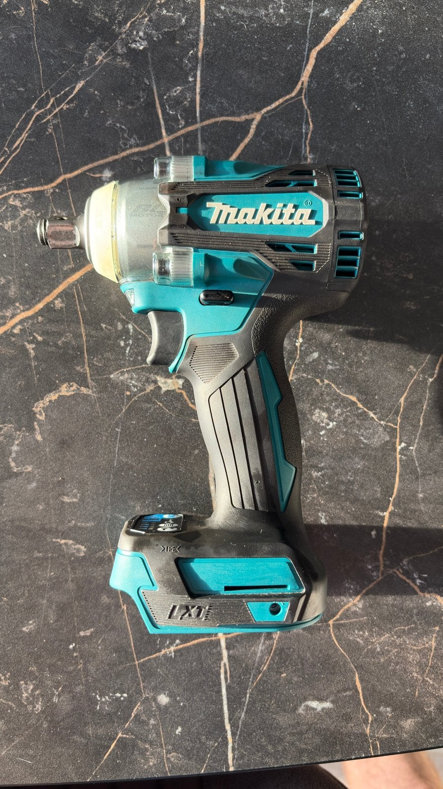 Makita DTW300 - slagmoersleutel 18v, Ophalen, Zo goed als nieuw