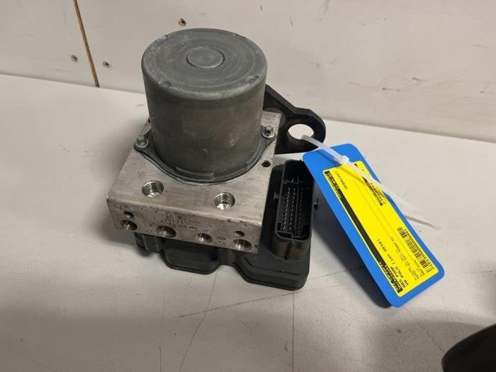 ABS Pomp van een Volkswagen Polo, Gebruikt, -, -, Ophalen of Verzenden