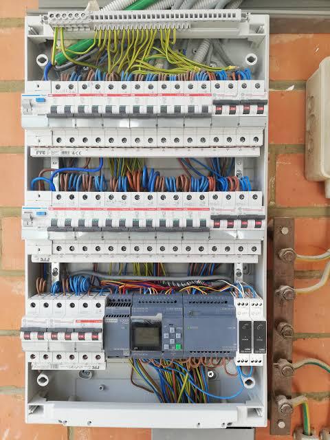 Elektricien voor al uw klusjes regio limburg/genk/hasselt…, Doe-het-zelf en Bouw, Elektriciteit en Kabels, Zo goed als nieuw, Ophalen