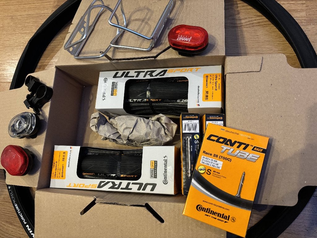 25 mm buiten- en binnenbanden voor Koersfiets + extra's., Vélos & Vélomoteurs, Autres matériaux, Pneu, Comme neuf, Enlèvement
