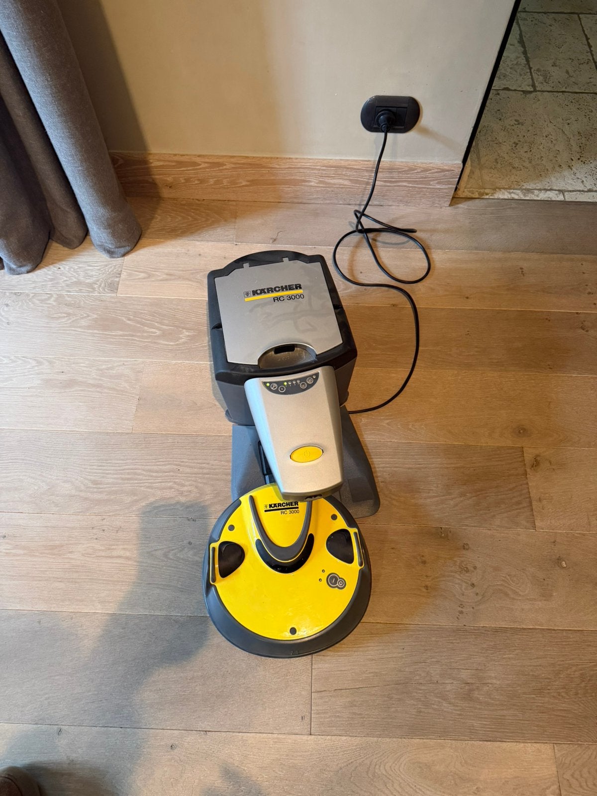 Automatische stofzuiger Karcher, Ophalen, Zo goed als nieuw