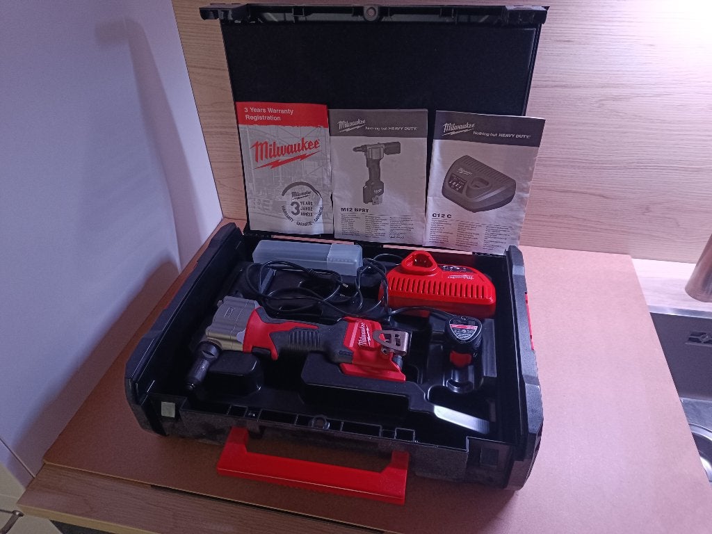 Bijna nieuwe Milwaukee M12BPRT 12V 2.0A klinkhamer!, Doe-het-zelf en Bouw, Ophalen of Verzenden, Zo goed als nieuw