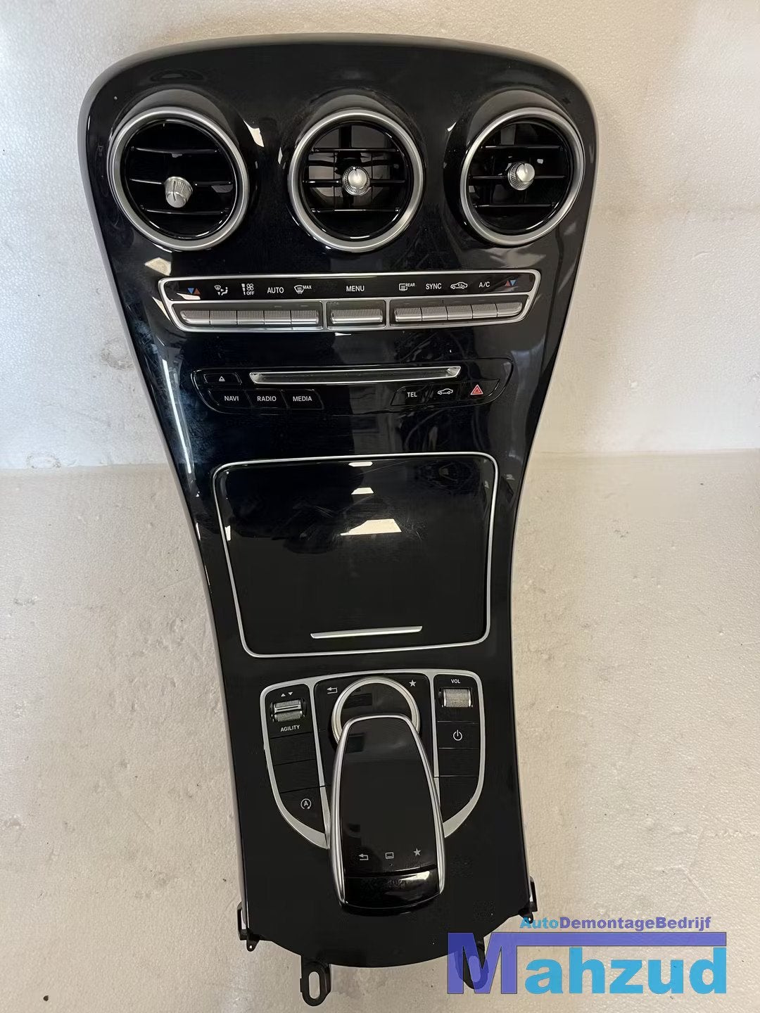 MERCEDES C-KLASSE W205 Zwart glans middenconsole compleet 20, Mercedes-Benz AG, Mercedes-Benz, Utilisé, Mercedesstrasse 120
70372  Stuttgart, DE