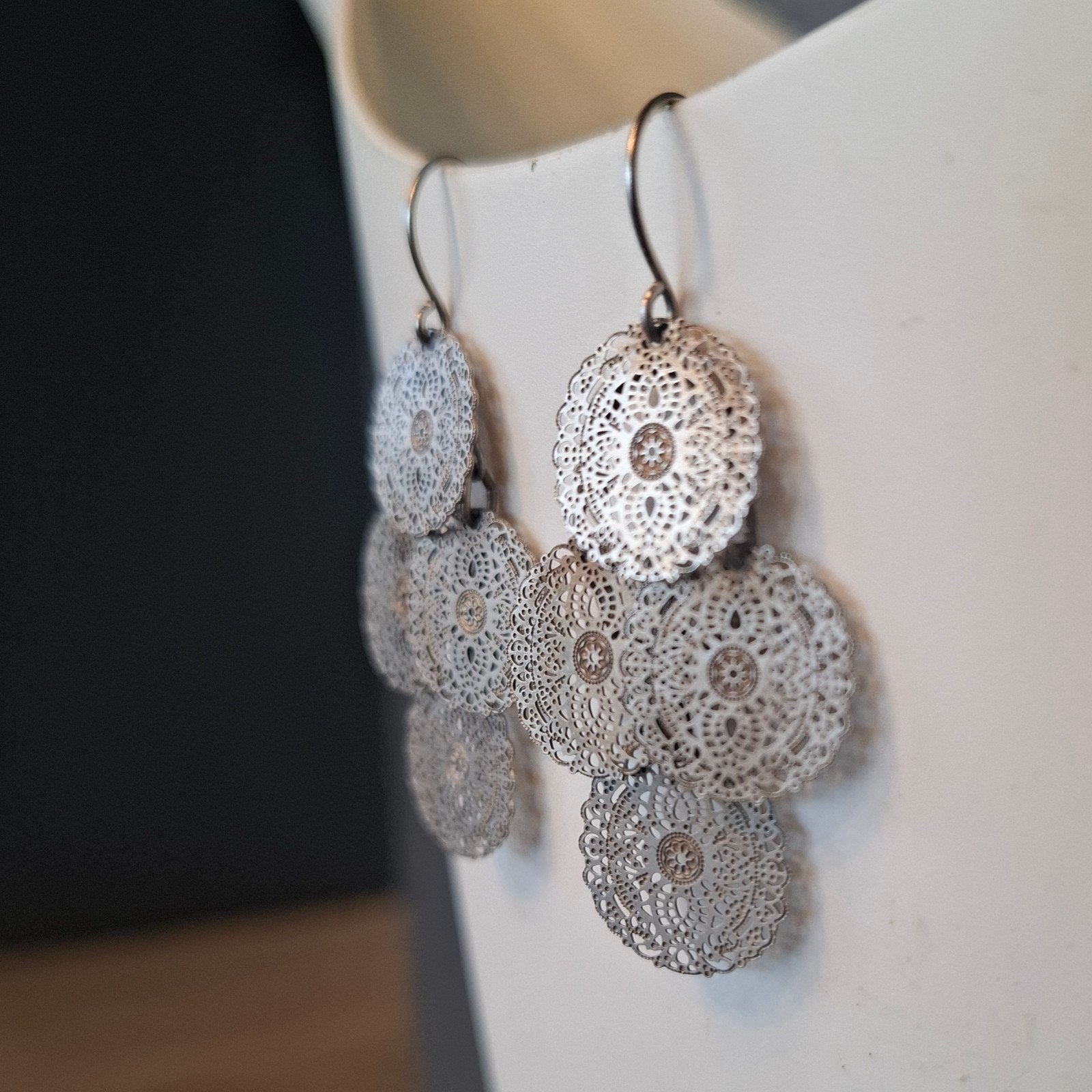 boucles d'oreilles légères baroque dentelle, Enlèvement ou Envoi, Utilisé, Autres matériaux, Pendantes