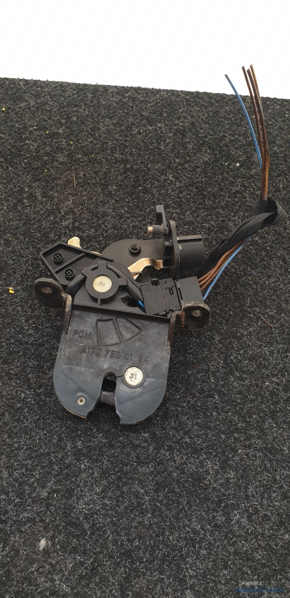 Serrure de couvercle de coffre R170 SLK Mercedes 1707500184, Mercedes-Benz, Utilisé, Mercedesstrasse 120
70372  Stuttgart, DE
