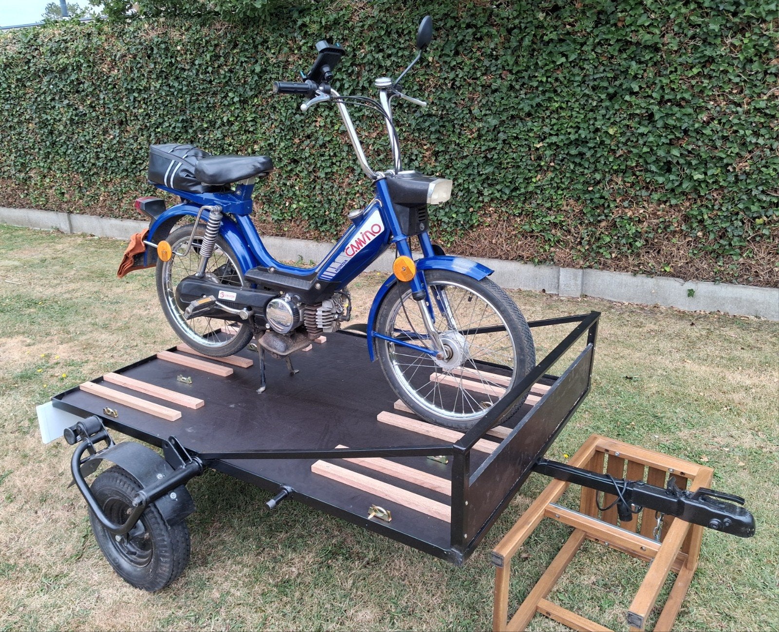BIEDEN vanaf 300euro.   Bromfiets aanhangwagen, Ophalen