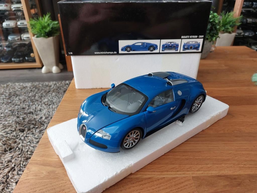 Minichamps 1/18 Bugatti Veyron 2009 Bleu Bleu, Enlèvement ou Envoi, Comme neuf, Voiture, MiniChamps
