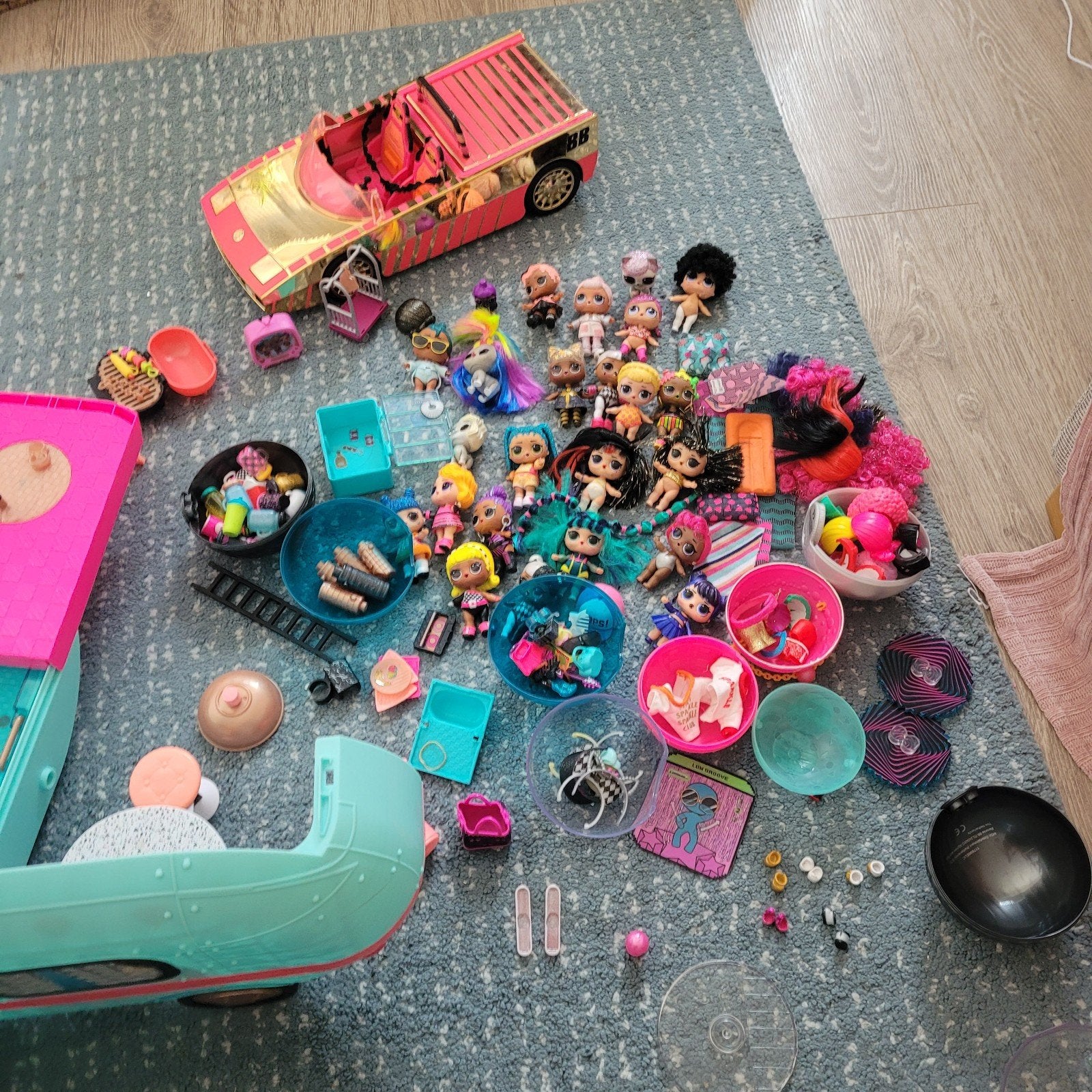 LOL caravan, auto en poppetjes, Ophalen