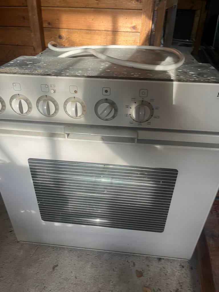 Oven Merk Miele, Ophalen, Zo goed als nieuw