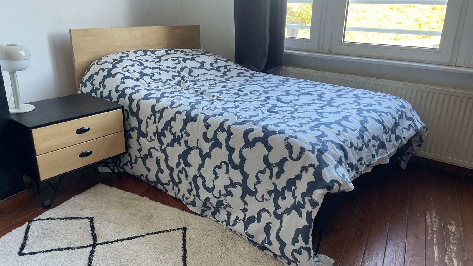 Bed + nachtkastje + matras, Enlèvement, Comme neuf