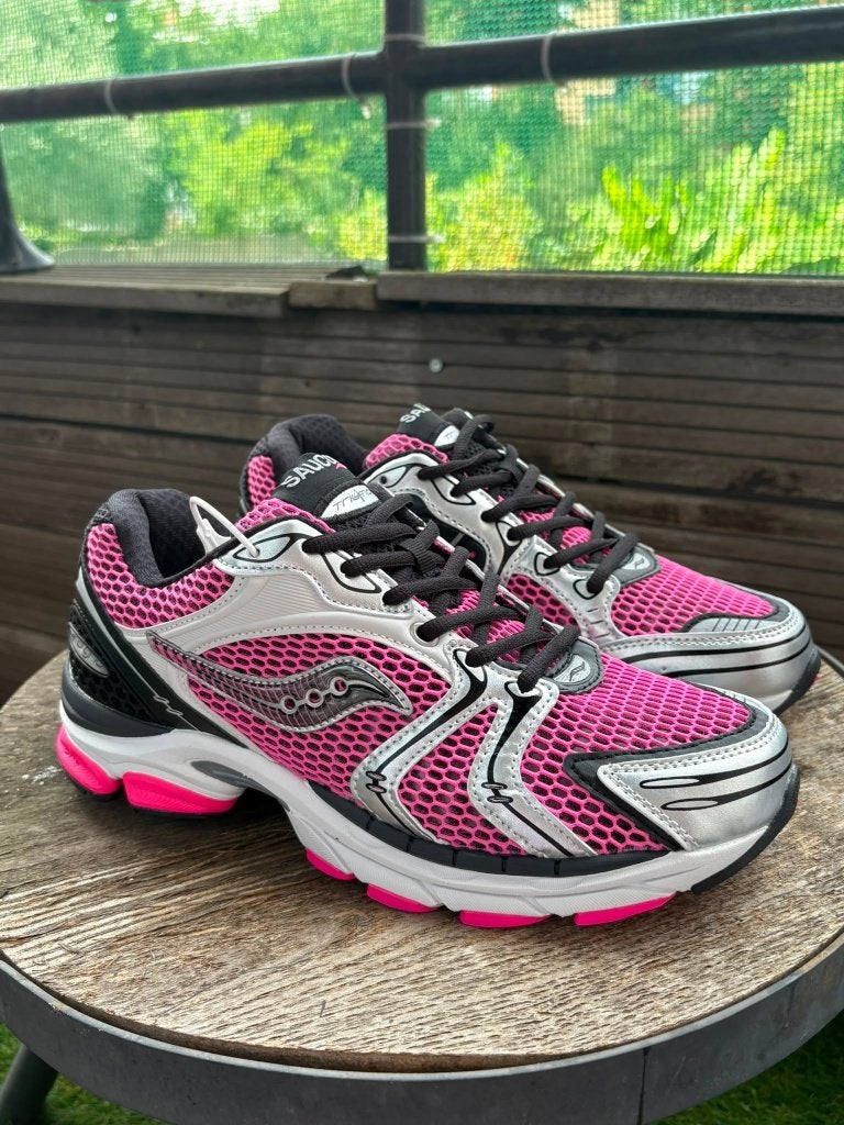 Saucony Omni 9 Noir Rose fuchia  – Homme – Taille 43, Vêtements | Hommes, Chaussures, Neuf, Enlèvement ou Envoi, Autres couleurs