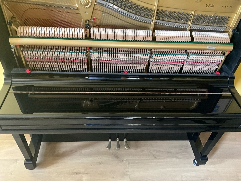piano Yamaha U30BL, Enlèvement ou Envoi, Brillant, Comme neuf, Piano