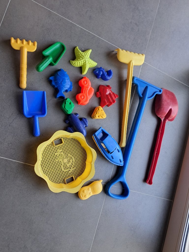 Gerief strand zandbak: schop, zeef, hark, vormpjes,..., Kinderen en Baby's, Speelgoed | Buiten | Zandbakken, Ophalen of Verzenden