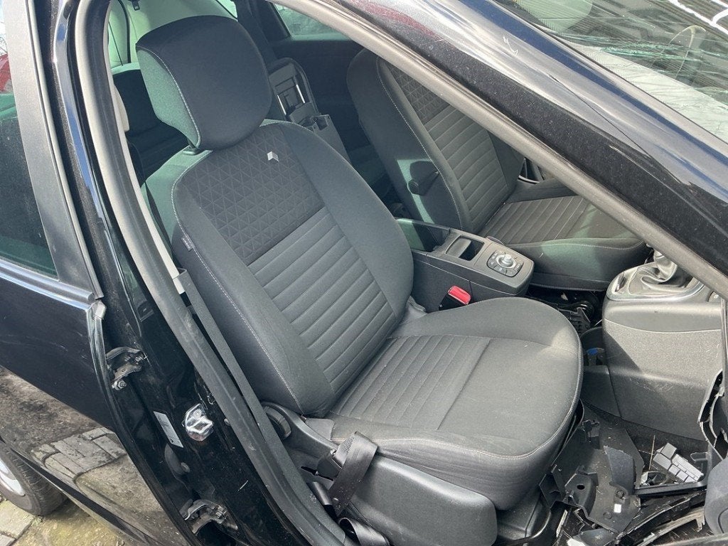 STOEL RECHTS VOOR Renault Scénic III (JZ) (01-2009/09-2016), Gebruikt, Renault, Peter-Huppertz-Straße 5
51063  Köln, DE, Dialog.deutschland@renault.de