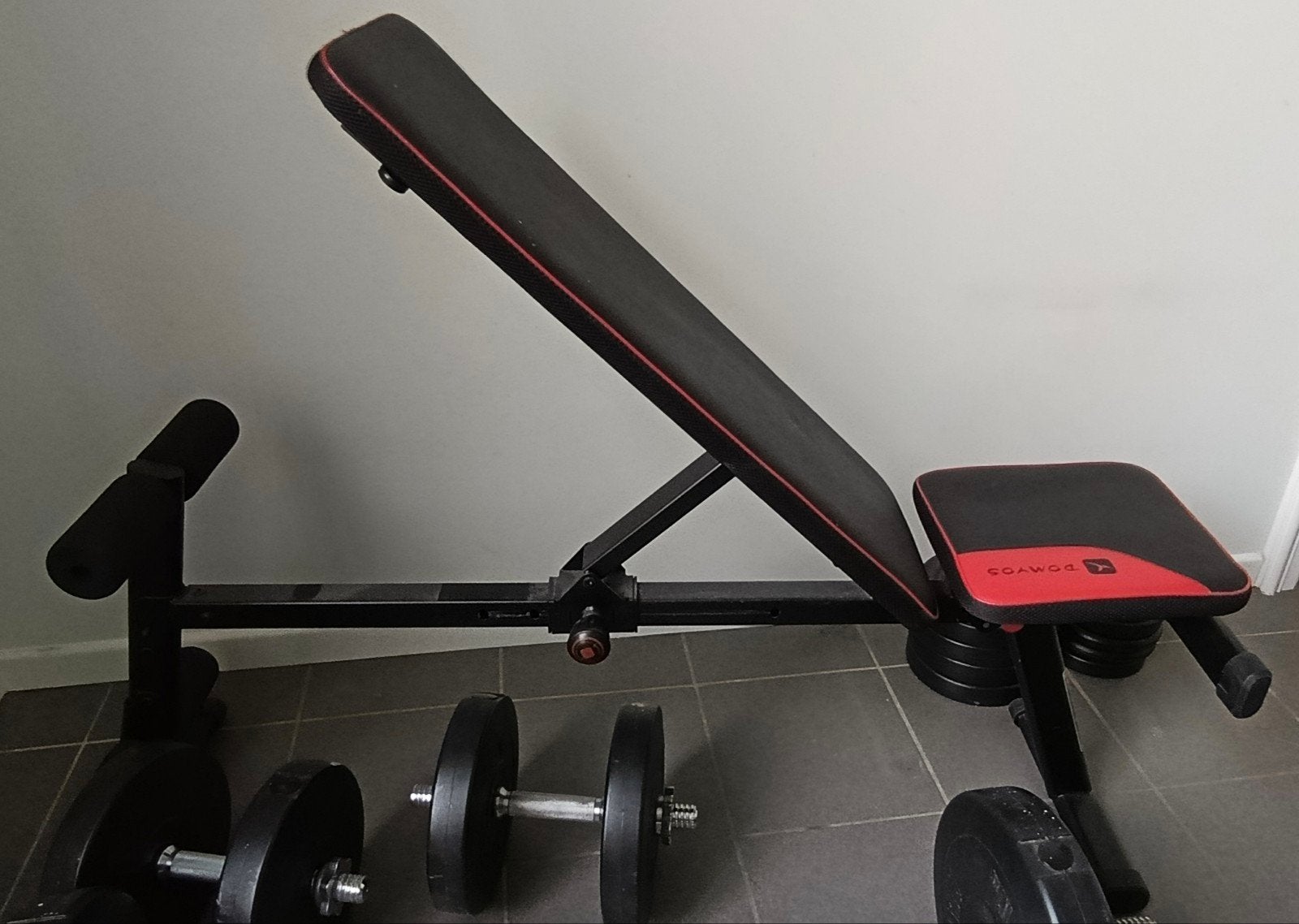Verstelbare bank + 60 kg schijven + 2 dumbbells + EZ barbell, Enlèvement, Utilisé, Bras, Banc d'exercice