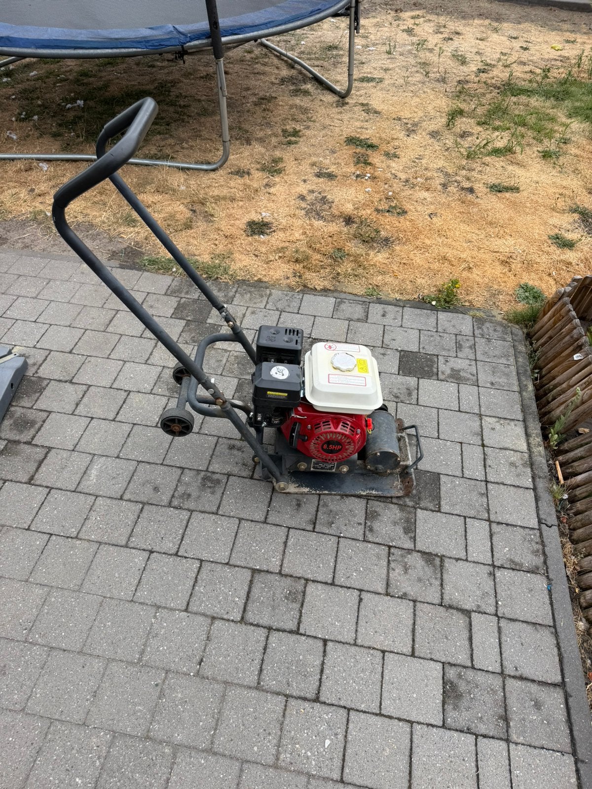 Lumag trilplaat met nieuwe motor, Ophalen, Zo goed als nieuw