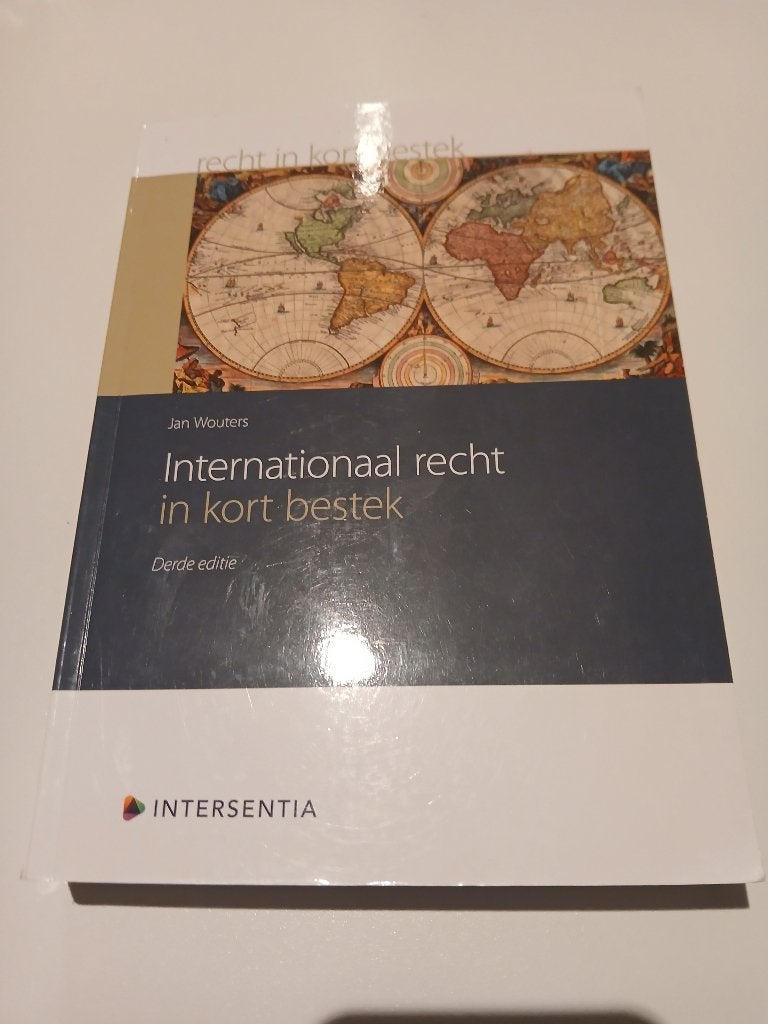 Livre de droit international, court métrage, troisième éd., Livres, Enlèvement ou Envoi, Comme neuf