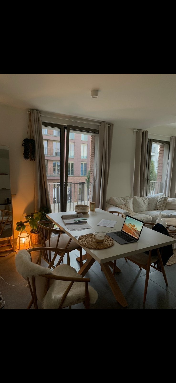 Kave Home eettafel, Ophalen