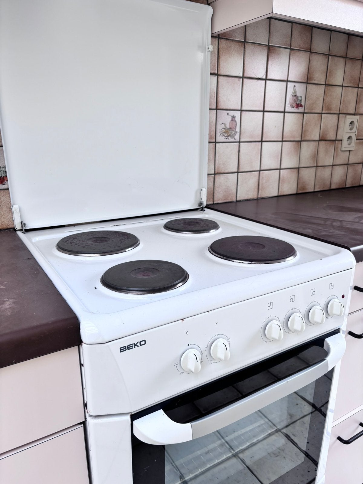 Scherpenheuvel: Elektrisch fornuis met oven, Elektronische apparatuur, Ophalen, Gebruikt, Hete lucht, 4 kookzones