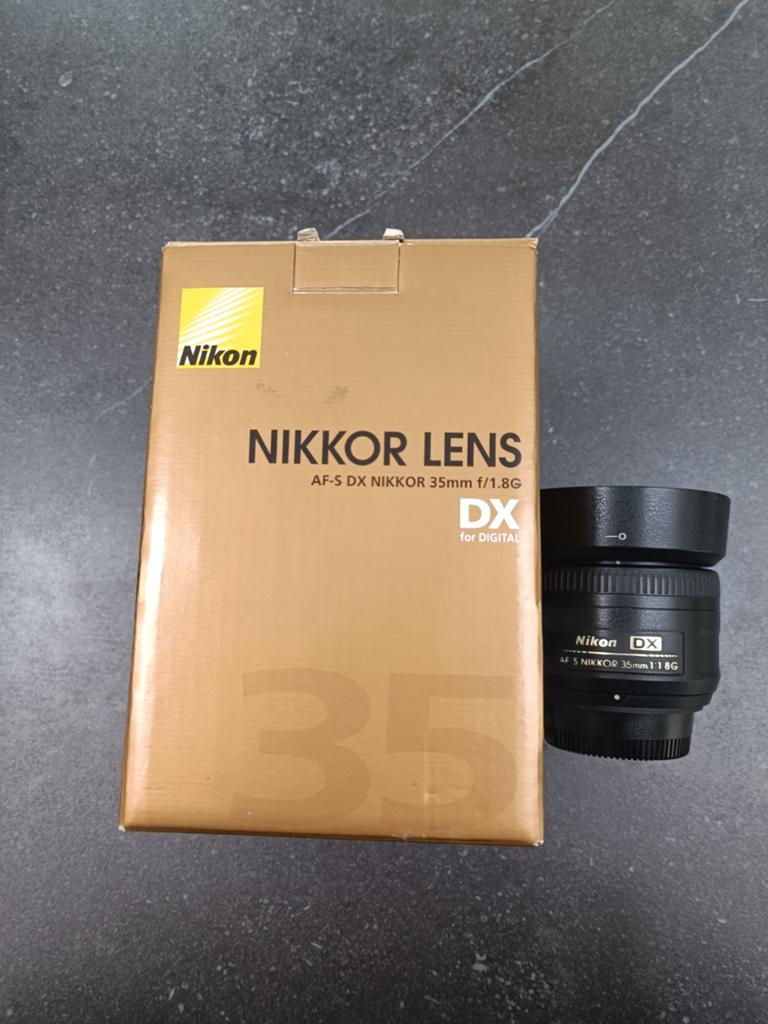 Nikon AF-S DX NIKKOR 35mm f/1.8G + doos + UV filter, Ophalen, Groothoeklens, Zoom