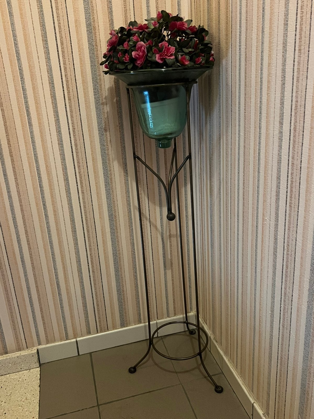 Decoratieve glas met metalen bloempot houder, Ophalen, Zo goed als nieuw