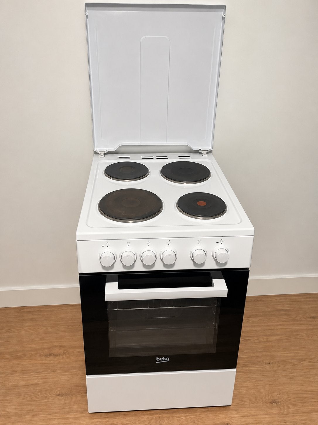 Fornuizen BEKO 50 cm, Ophalen, 3 kookzones of minder, Zo goed als nieuw, 85 tot 90 cm