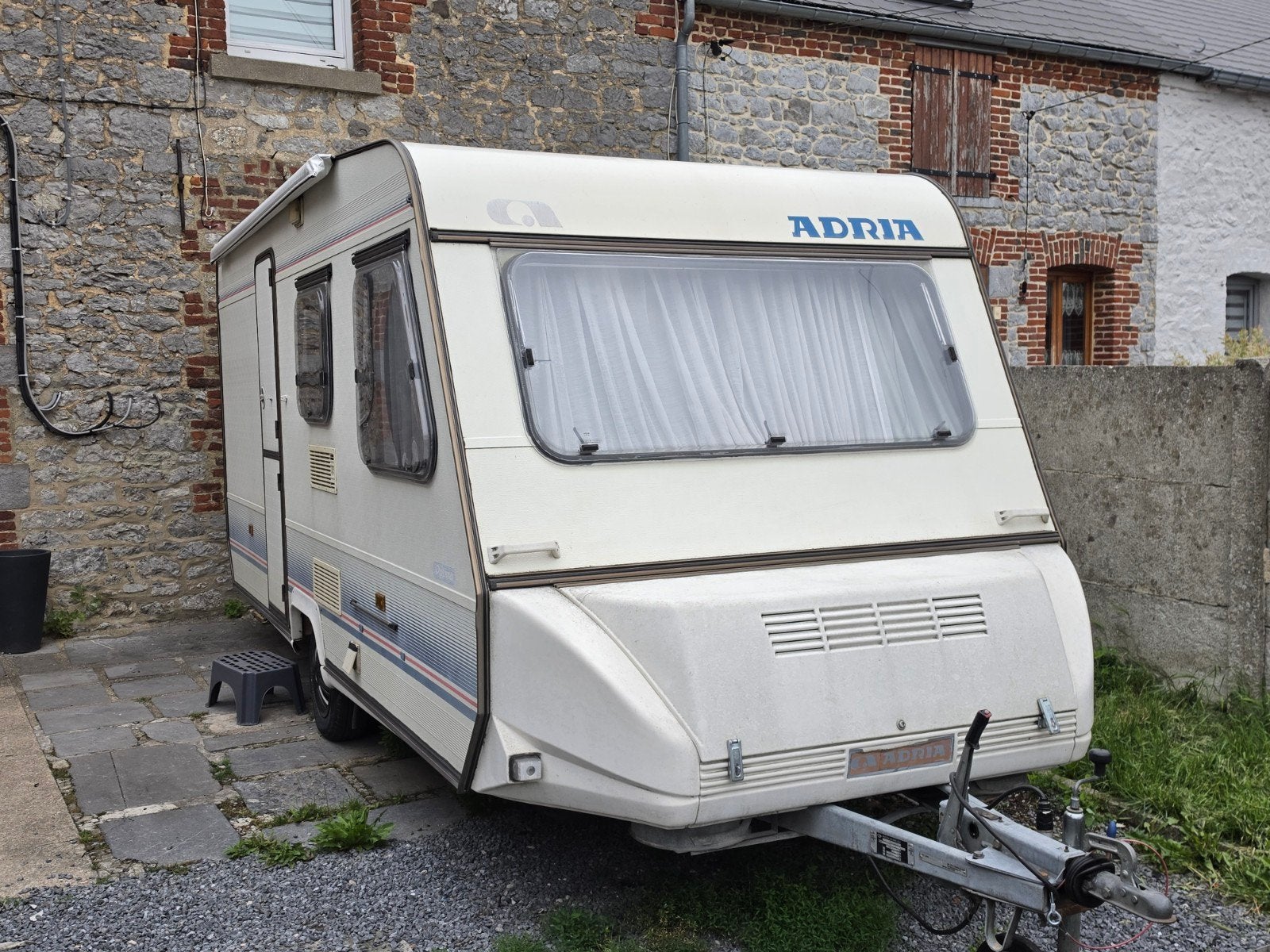 Caravane adria  5 couchages, Caravanes & Camping, Caravanes, Particulier, Micro-ondes, Adria