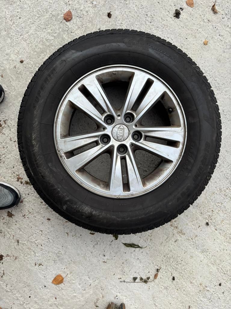 Pneus neige kia Sportage, Autos : Pièces & Accessoires, Neuf, Pneus et Jantes, 16 pouces, Enlèvement
