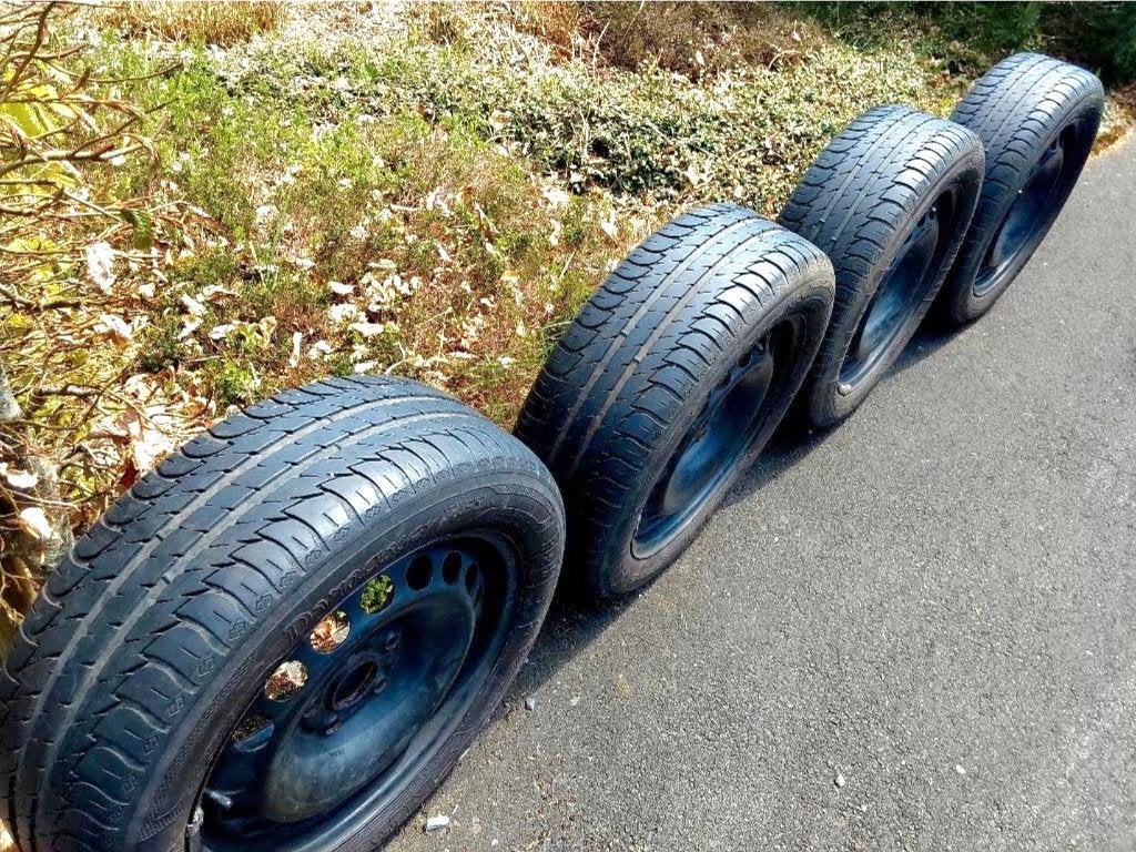 4 bons pneus été 205/55-16, VW entraxe 5x112, Autos : Pièces & Accessoires, Pneus et Jantes, 16 pouces, Pneus été, 205 mm