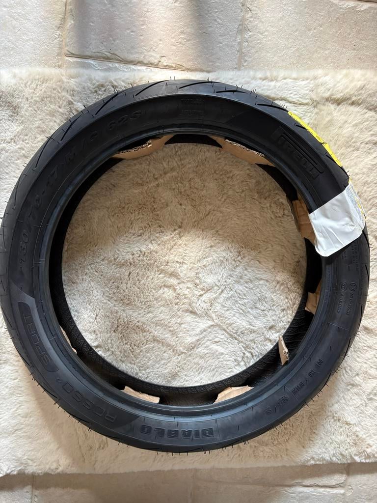 Pneu de moto Pirelli Diablo 130/70-17, Motos, Enlèvement