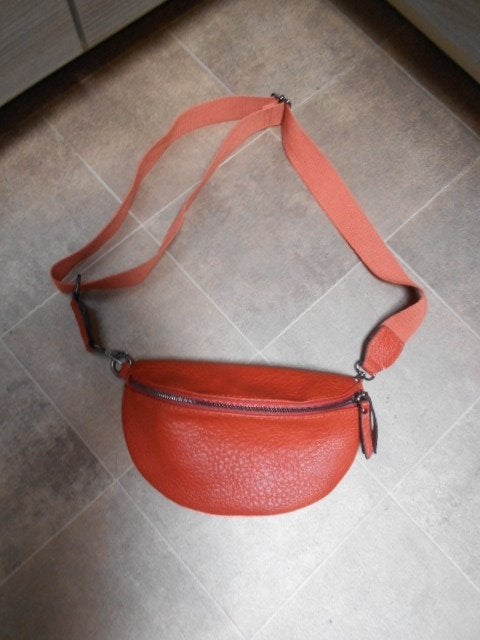 Nieuwe schoudertas, Handtassen en Accessoires, Tassen | Schoudertassen, Ophalen of Verzenden, Nieuw, Oranje