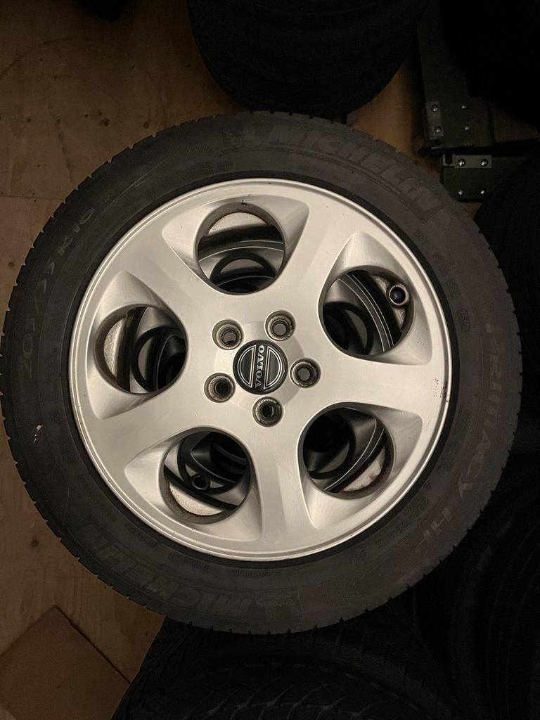 4x Volvo velgen + banden Michelin Primacy HP  205-5516 91v D, Ophalen, Gebruikt, -, Banden en Velgen