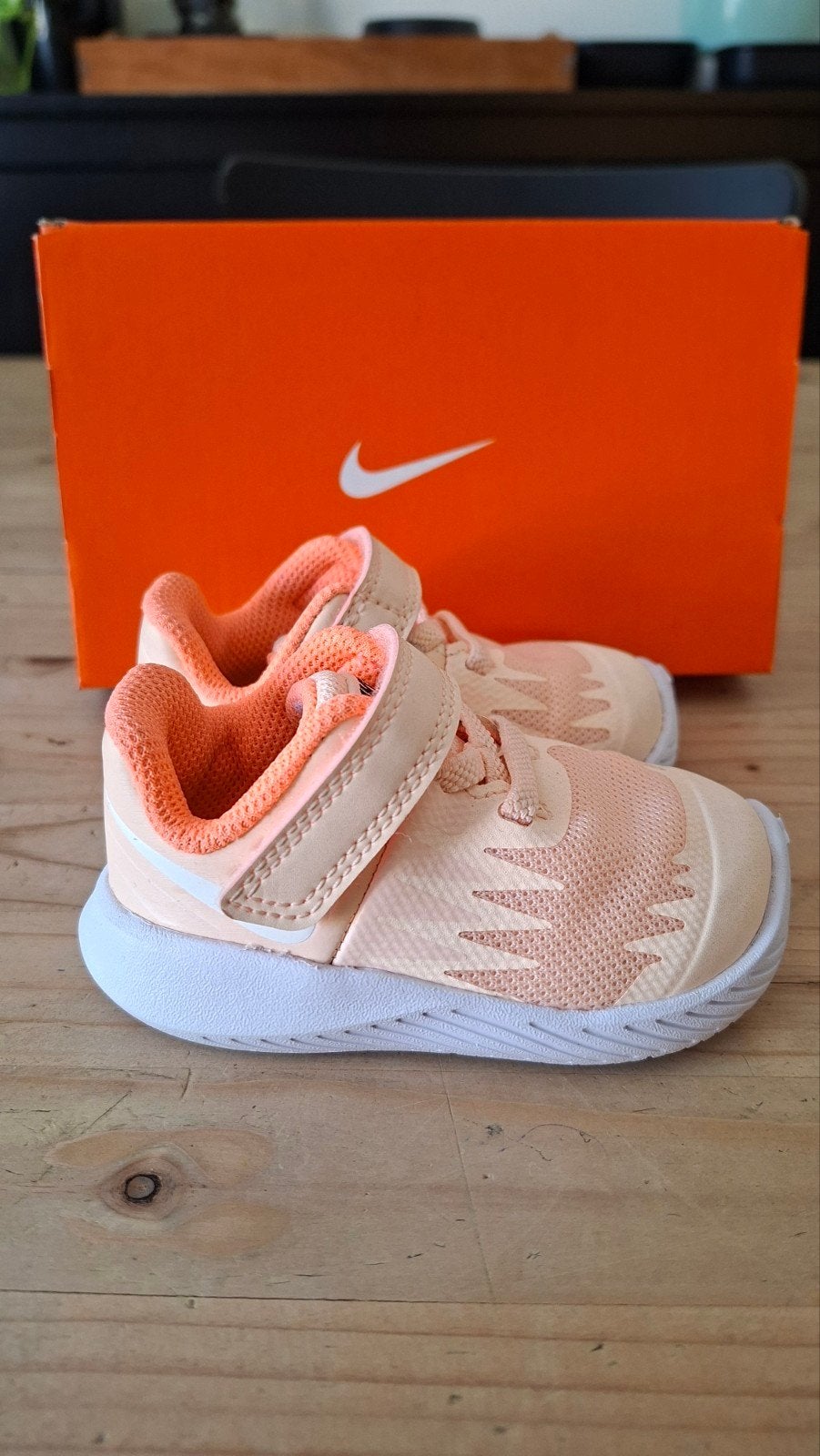 Baby schoenen sneakers NIKE maat 18,5, Ophalen, Schoenen