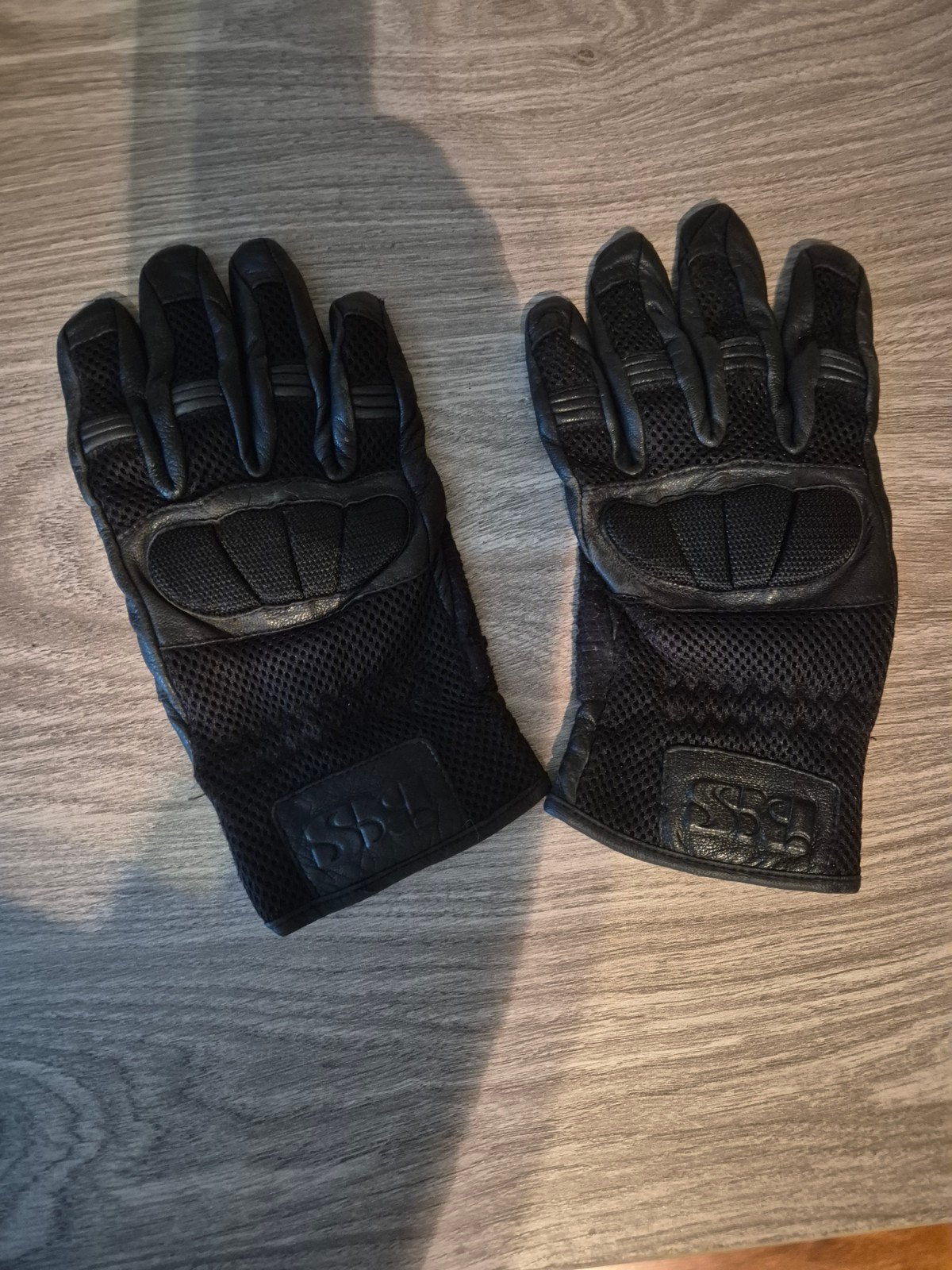 Motorhandschoenen, Ophalen