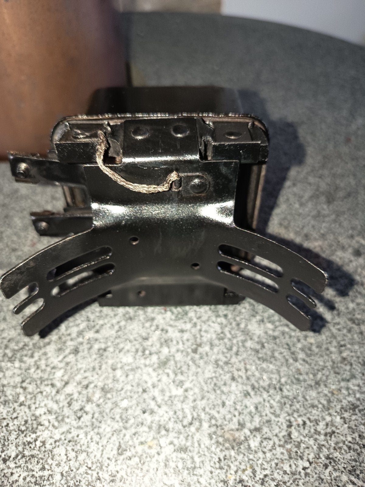 12V spanningsregelaar, Ophalen