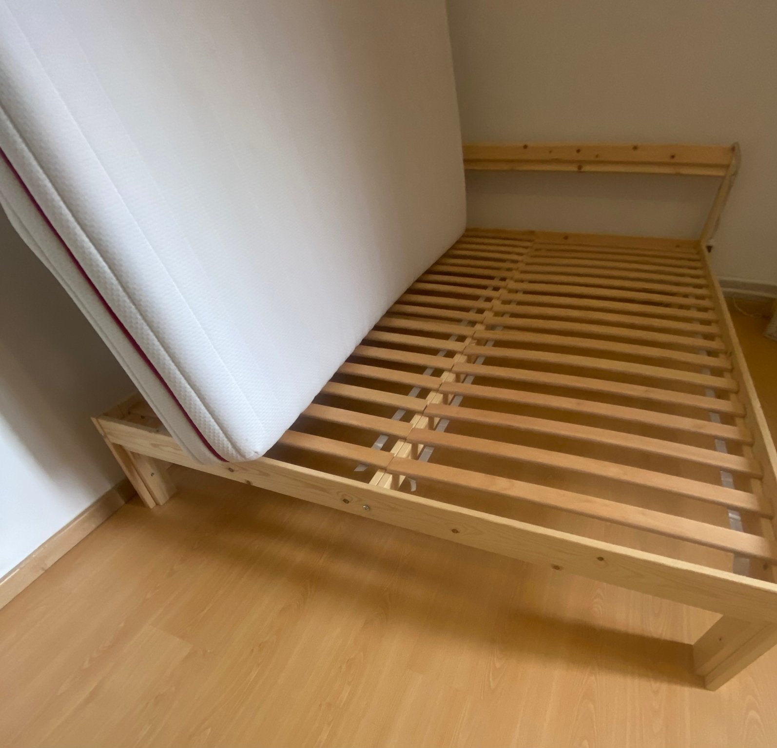 lit IKEA NEIDEN + matelas BMM 140x200´, Ophalen, Eenpersoons, Beige, Zo goed als nieuw