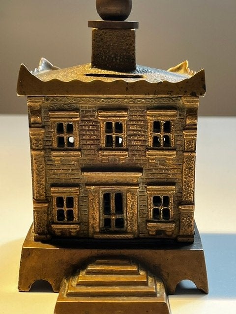 antiek bronzen spaarpot miniatuur bankgebouw demonteerbaar, Antiek en Kunst, Ophalen of Verzenden, Brons
