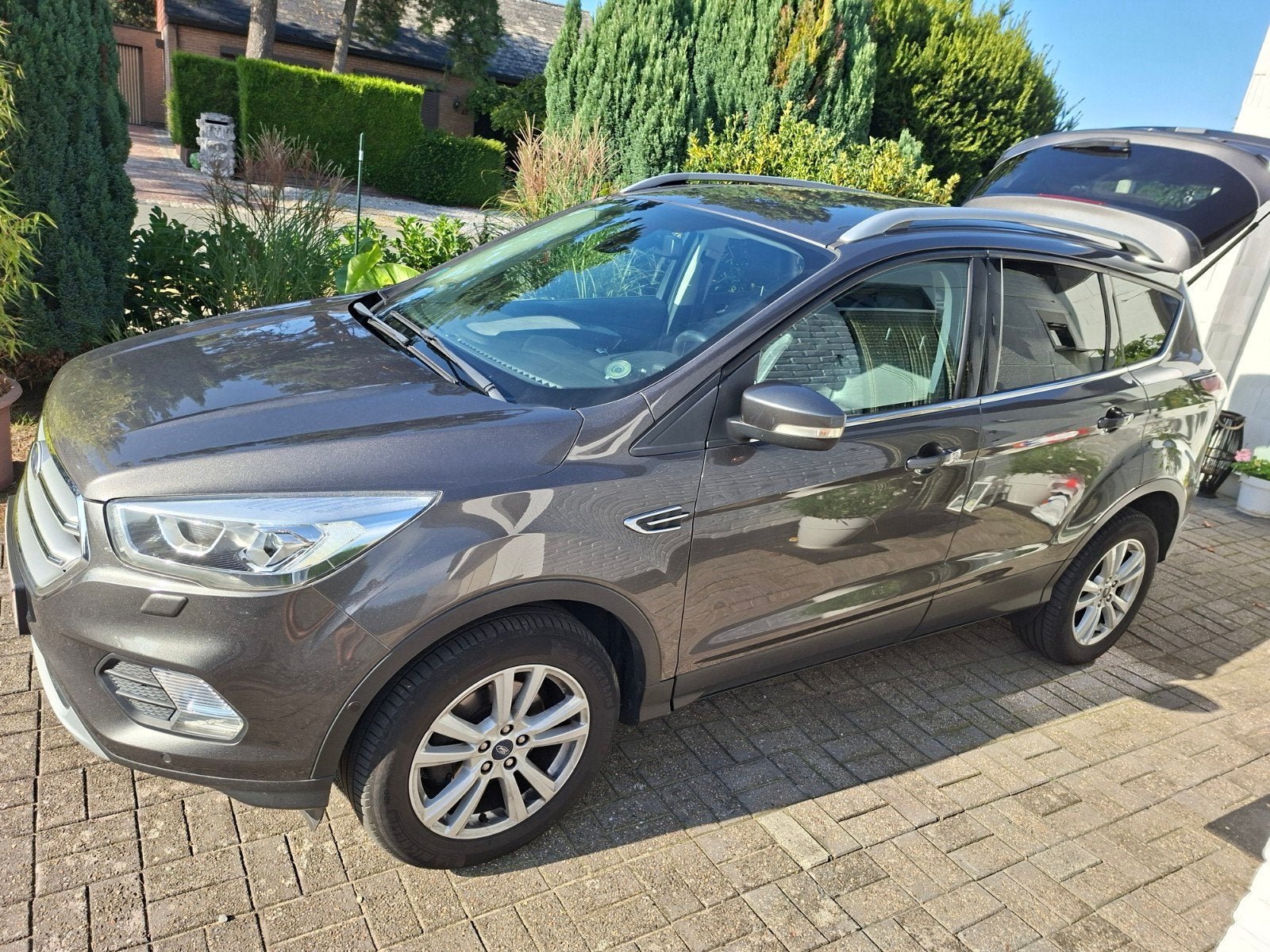 Ford Kuga 1.5 ecoboost FWD 88 KW (120pk), Autos, Ford, Cuir, Argent ou Gris, Achat, Attache-remorque