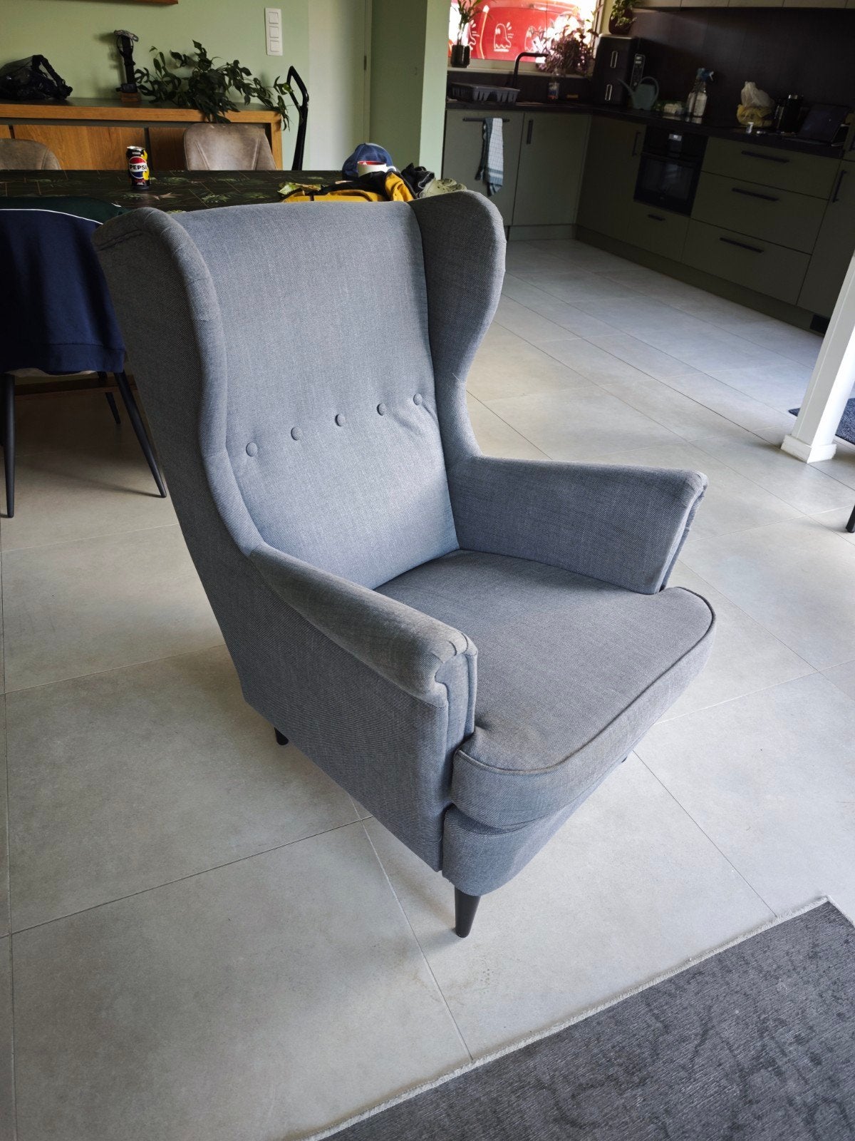 Stijlvolle grijze oorfauteuil, Huis en Inrichting, Ophalen, Gebruikt