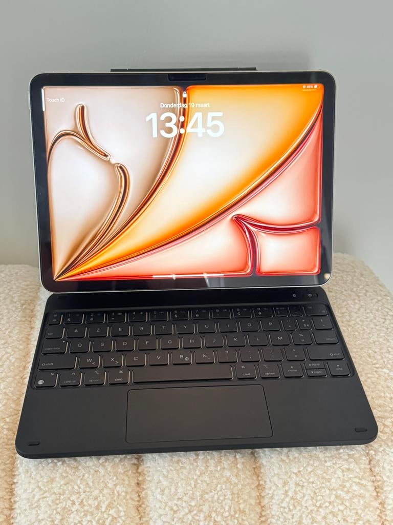 iPad Air 11” M2 (2024) – 128GB + Logitec toetsenbord, Enlèvement ou Envoi, Comme neuf, 128 GB