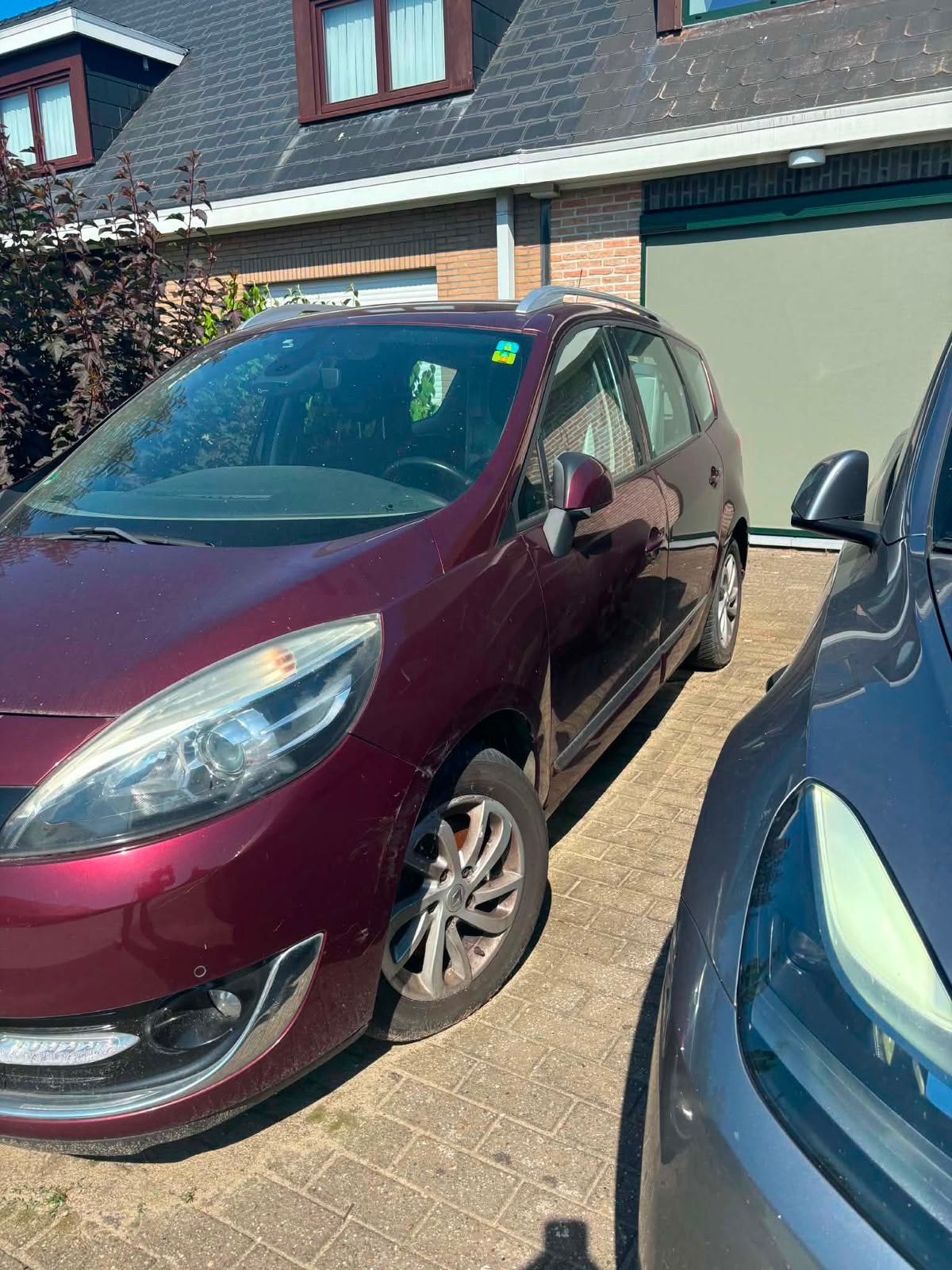 Grand 7 places - 2013 - diesel - 3.250, Rouge, Achat, Boîte manuelle, Noir