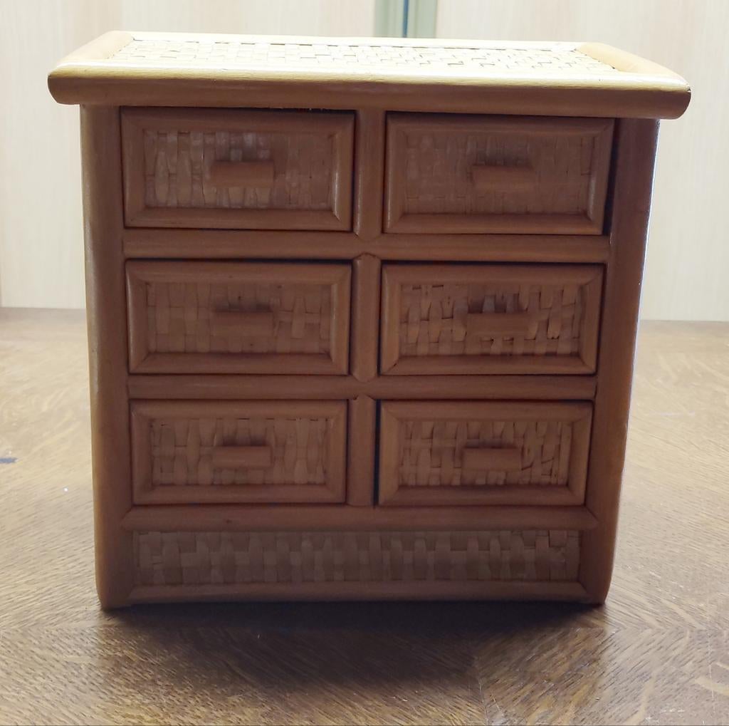 Petite commode en osier, Enlèvement