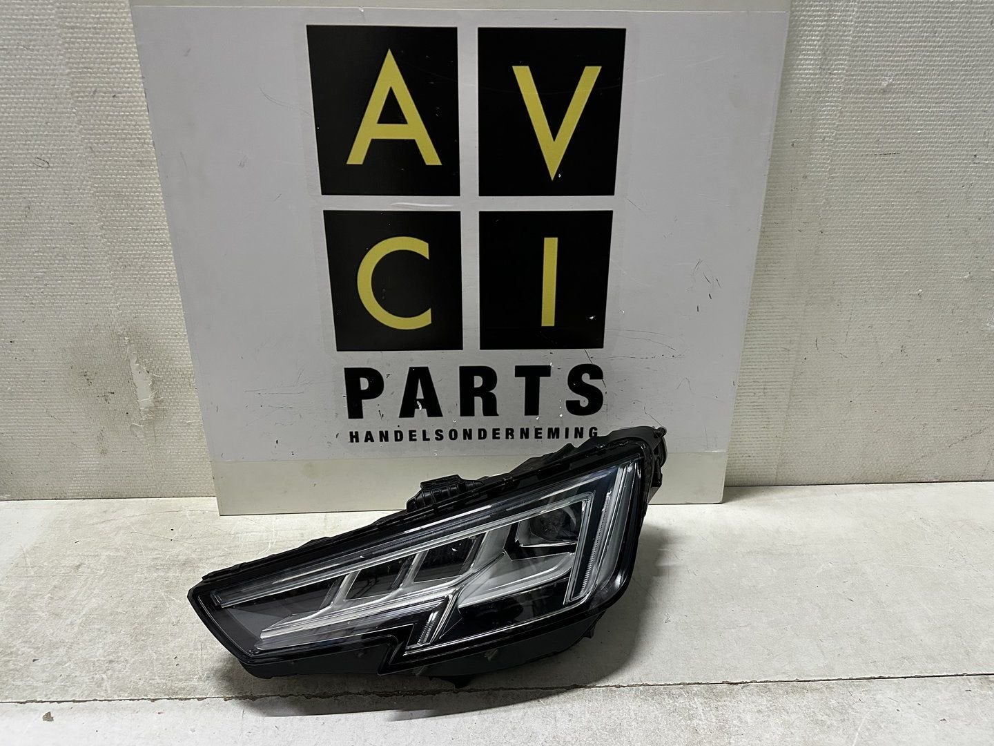 Koplamp Audi A4 8W Matrix Full led 8W0941035 links, Gebruikt, -, -, -